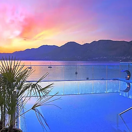Ξενοδοχείο Hotel Cavtat 4*